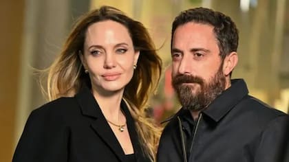 La película dirigida por Larraín -en la foto junto a Angelina Jolie- se estrena en la mayoría de los cines del mundo en los próximos días