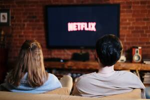 La comedia romántica de Netflix que dura menos de 2 horas y muchos recomiendan ver en pareja