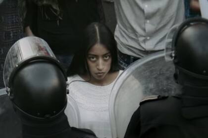 La película recrea los abusos cometidos por los militares contra la población indígena en los años '80