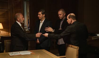 La película retrata desde la ironía los entretelones de la negociación de la deuda griega en la comisión europea