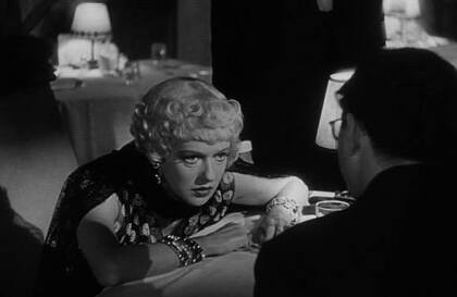 La película se caracterizó por el uso dramático de las luces y las sombras