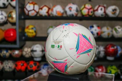 La pelota de la final de los Juegos Olímpicos de Londres 2012, donde México se impuso 2-1 a Brasil. Una de las favoritas del coleccionista