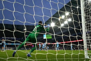 El golazo de Manuel Lanzini al City de Guardiola que despertó elogios hasta de los rivales