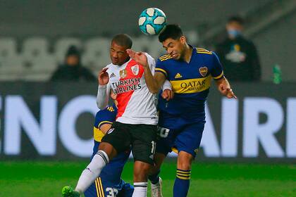 La pelota vivió más tiempo en el aire y De la Cruz lo sufrió demasiado; Ramírez, en cambio, tomó el control