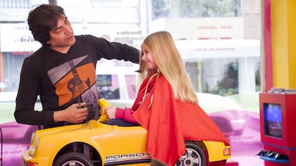 La peluquería de los hermanos De Simone es como un centro cultural para chicos