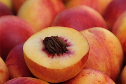 La pelusa que recubre el durazno ayuda a proteger la fruta de manera eficaz (Imagen de carácter ilustrativo: PIXABAY)