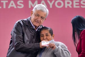 Cómo son los planes sociales que apuntalaron el amplio triunfo del partido de López Obrador en México