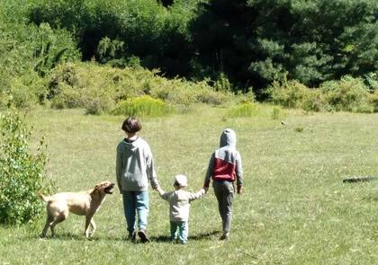 “La peque se quería llevar al gato. Y se lo llevó, no hubo forma", recuerda Manuel que también acalra que luego volvieron por los perros.