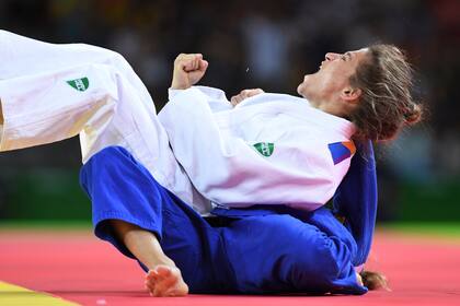 La pequeña judoca agigantó su figura en el olimpismo argentino al ganar el oro en los Juegos Olímpicos de Río de Janeiro en la categoría de hasta 48 kilos.