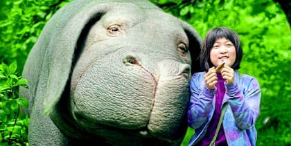 La pequeña Mija (An Seo Hyun) y su mascota, un querible cerdo mutante