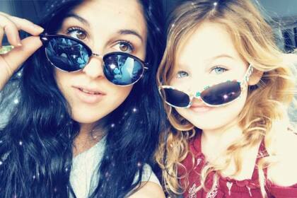 La pequeña no sabe que su mamá le guarda una sorpresa para cuando cumple 18 años: una cuenta con todo el dinero que le pagó a su madre por su estadía en la casa