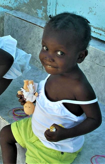 La pequeña Padheline en Haití, días antes de conocer a su mamá