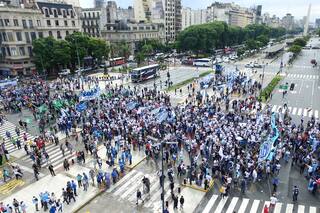 La CGT marchó con críticas por la economía y evalúa si llama a un paro