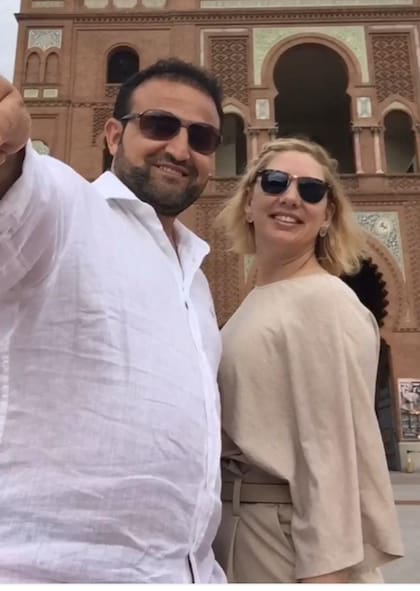 La periodista argentina Ariana Forte y su marido turco (Gentileza Ariana Forte)