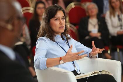 La periodista azerbaiyana Arzu Geybulla participó en las consultas