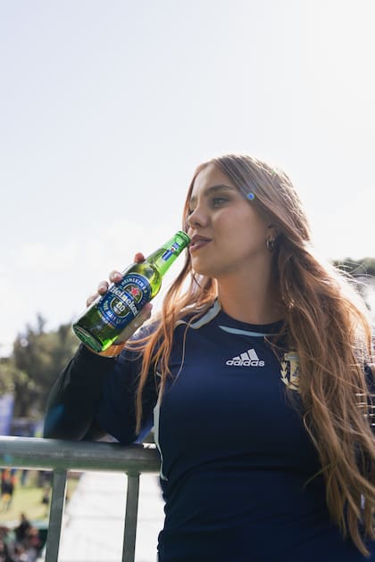 La periodista de Fórmula 1, Florencia Andersen, pasó por Heineken House.