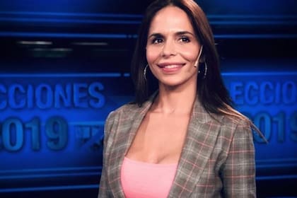 La periodista dirige noticieros en la señal de cable y además conduce el ciclo de turismo Viajes y paseos