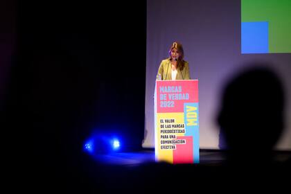 La periodista Eleonora Cole, durante el evento de Adepa