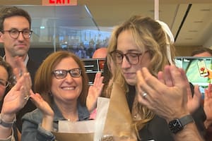 Hizo un reportaje contra Trump, el FBI allanó su casa y hoy fue reconocida con un premio Pulitzer