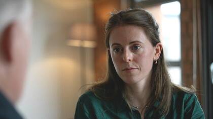 La periodista independiente Octavia Sheepshanks dijo a la BBC que ha habido un "enorme aluvión" de imágenes generadas por IA.