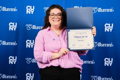 La periodista Katie Honan recibió la bolsa de parte de Winnie Greco y descubrió el dinero horas después, cuando revisó el paquete