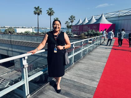 La periodista Shannon Shaw, editora de 
Osage News, en el Festival de Cannes
