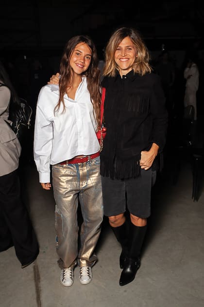 La periodista y conductora María Freytes fue a Bafweek acompañada de su hija Simona Álvarez, una influencer que combina moda y humor en sus redes.