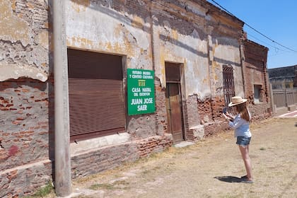 La periodista y editora Gisela Paggi, junto con Juan Francisco Baroffio, alertó en Twitter sobre el estado en que se encuentra la casa de Saer