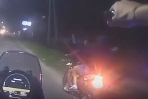 Dos policías acorralaron a motochorros que escapaban en contramano y a gran velocidad