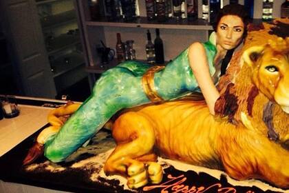 La pesadillesca torta de cumpleaños que eligió Lopez