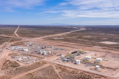 La petrolera angloholandesa, que tiene presencia en la Argentina hace 111 años, invierte entre US$500 y US$600 millones anualmente en el país