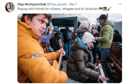 La pianista aficionada contó que toca en compañía de sus amigos