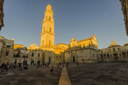 La Piazza del Duomo, en Lecce; se puede subir al campanario, donde hay un mirador para admirar la ciudad