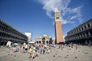 Venecia y Ámsterdam frente al dilema de alejar a los visitantes