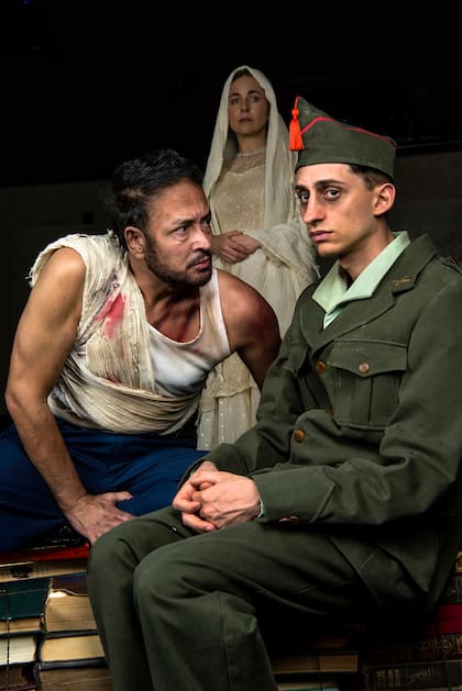 La piedra oscura, con Martín Urbaneja, Iván Hochman y Milagros Almeida, y la dirección de Alejandro Giles