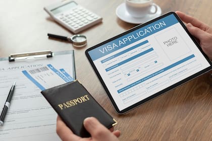 La pieza central de la HIRE Act es la modificación de la Ley de Inmigración y Nacionalidad para aumentar el cupo anual de visas H-1B de 65.000 a 130 mil
