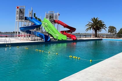 La pileta contiene 13 millones de litros de agua salada