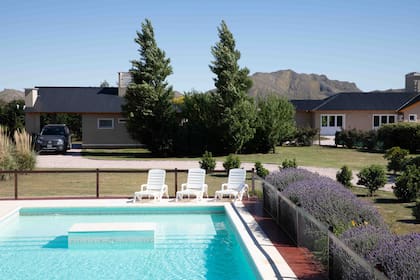 La pileta de Cabaña Los Llantenes.