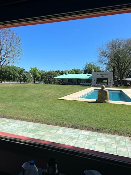 La pileta de su chacra de Entre Ríos