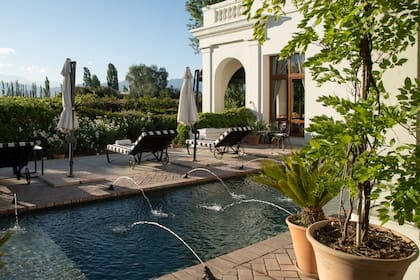 La pileta del hotel, aliada de los días de calor