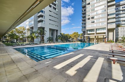 La pileta descubierta tiene 25 metros de largo