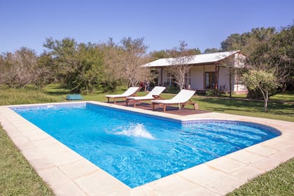 La pileta es uno de los atractivos de la posada, especialmente a partir de la primavera