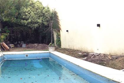 La pileta fue el único elemento del jardín que no se modificaría. El resto sería renovado por completo.