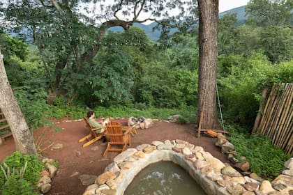 La pileta hecha con piedras del lugar y que se alimenta de agua del arroyo.
