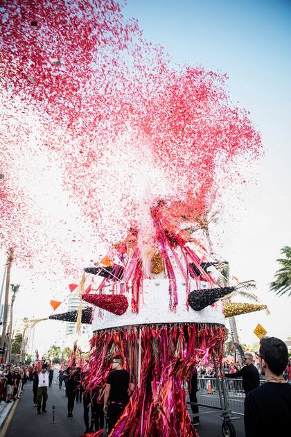 La piñata crada por Carlos Betancourt para Tide By Side