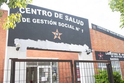 La pintura avanza en el centro de salud del barrio fundado por el clan piquetero Sena