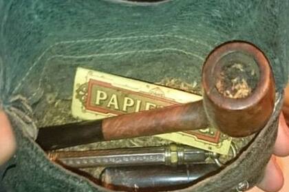 La pipa de Ted Ambrose fue otro de los objetos hallados en su valija