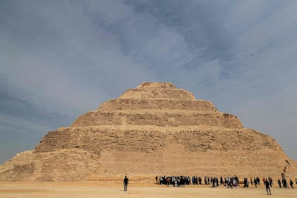 La pirámide de Djoser, la más antigua de Egipto, tiene una altura de 60 metros