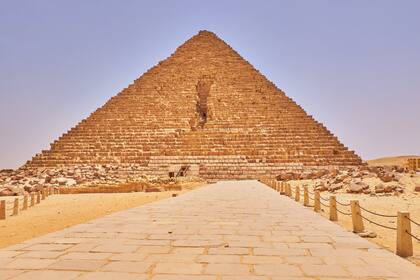 La pirámide de Micerino, la más pequeña de las tres que conforman Giza