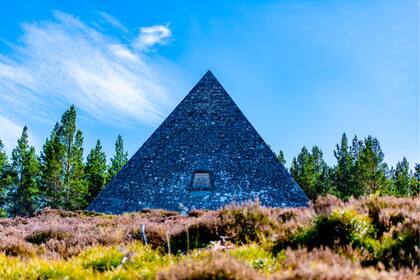 La pirámide se construyó en 1862